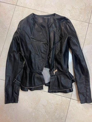 Chaqueta efecto piel negra