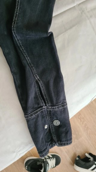 Cazadora vaquera Bershka negra Talla S