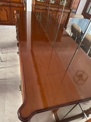 Aparador de comedor con gran espejo
