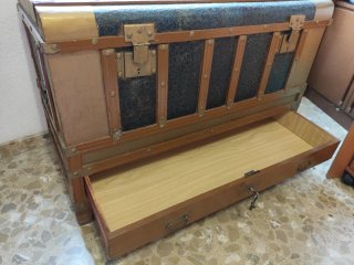 Baúl antiguo madera y metal