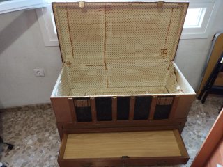 Baúl antiguo madera y metal