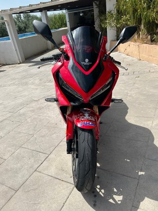Honda CBR650R Roja y Negra