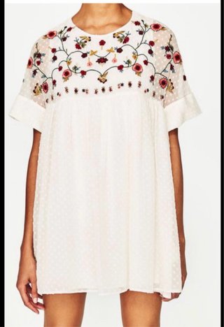Vestido Babydoll mini blanco roto bordado Zara