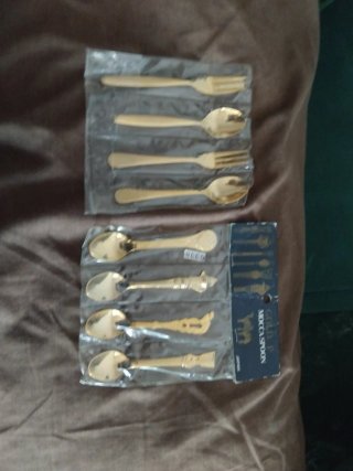 Set de cubiertos dorados 8