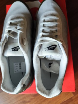 Nike Air Max Invigor Print Verde y Blanco