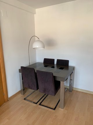 Mesa de comedor extensible, regalo sillas y lampar