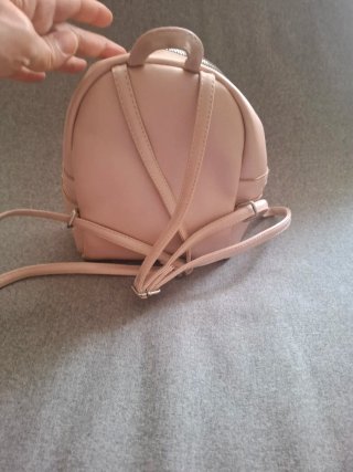 Mochila rosa con corazón