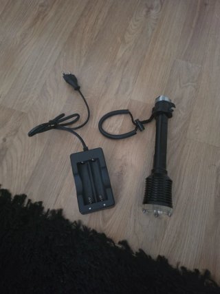 Linterna LED T6 Subacuática + Cargador