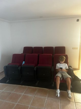 Poltrone per cinema rosse e nere. Nessuna spedizione disponibile