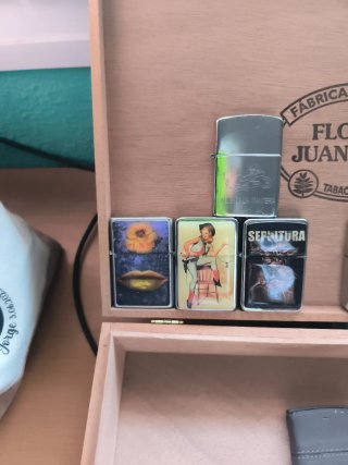 Lote de 12 accendini Zippo e altri