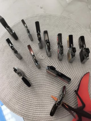 Lote de 13mecheros tipo Zippo y otros