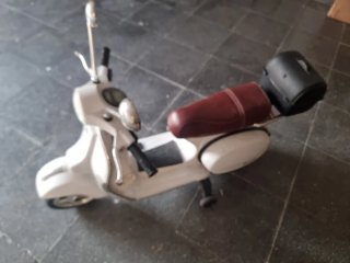 Moto Vespa Scooter Niñ@ Marrón/Blanco