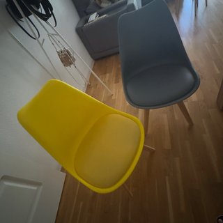 Sillas y mesas auxiliares
