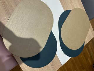 Sillas y mesas auxiliares