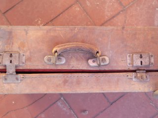 Maletín antiguo de juguete con sorpresas