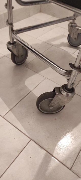 Silla de ruedas para uso doméstico