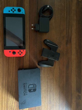 Nintendo Switch con Joy-Con, Dock y Cargador
