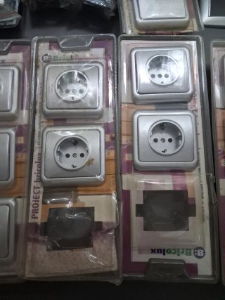 Enchufes y mecanismos eléctricos..