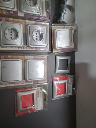 Enchufes y mecanismos eléctricos..