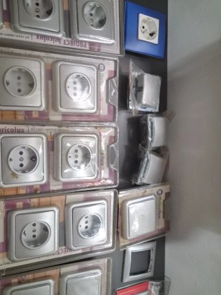 Enchufes y mecanismos eléctricos..