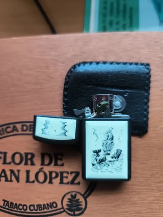 Mechero Zippo Moby Dick