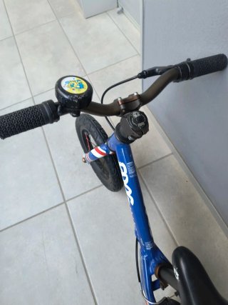 Bicicleta de equilibrio Frog azul Union Jack