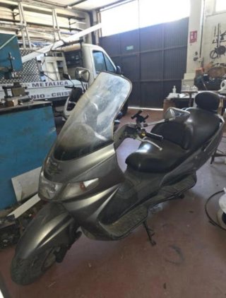 Suzuki Burgman 250 Maxi Scooter Gris