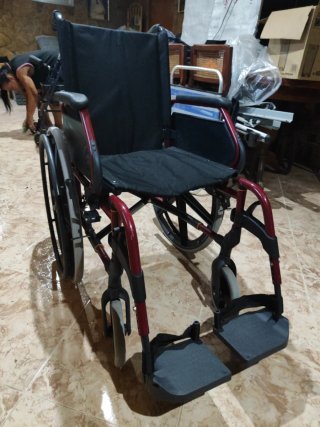 Silla de ruedas plegable marca Breezzy