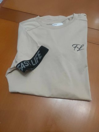Camiseta Bershka chico manga corta beige