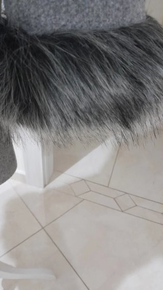 Cappotto grigio con pelliccia sintetica