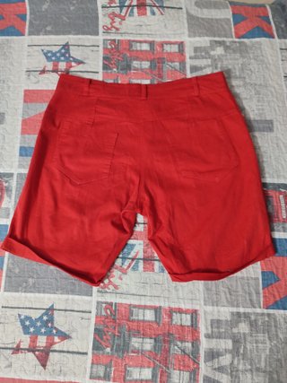 Pantalones cortos rojos