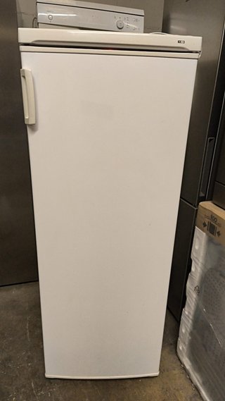 Congelador Vertical No Frost 145x55cm