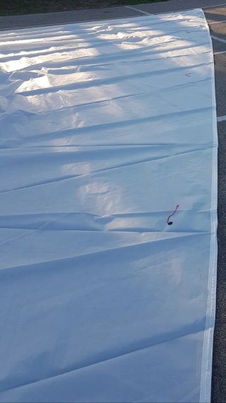 Vela Dacron casi nueva con protección solar