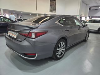 Lexus ES 2.5 300h Luxury