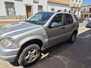 Mercedes-Benz ML 320 V6 (Automático / 4x4 / Enganc