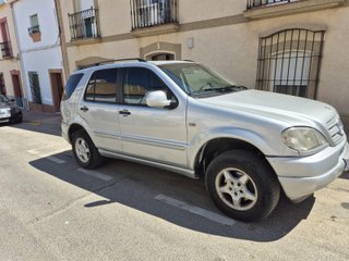 Mercedes-Benz ML 320 V6 (Automático / 4x4 / Enganc