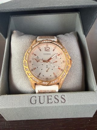 Reloj Guess Mujer Dorado y Blanco
