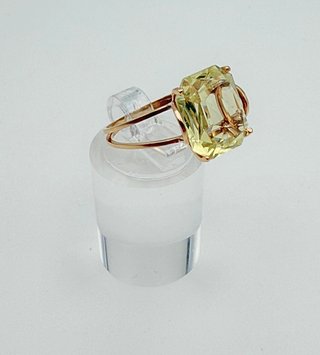 Anillo Oro 18k con Piedra Grande. 2.68 gr.