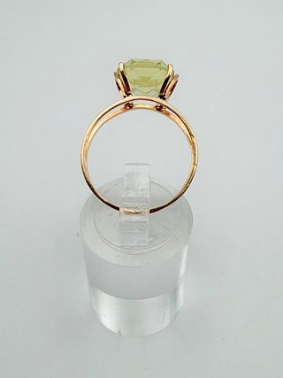 Anillo Oro 18k con Piedra Grande. 2.68 gr.