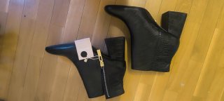 Botines negros efecto piel cocodrilo