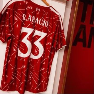 Camiseta de fútbol roja
