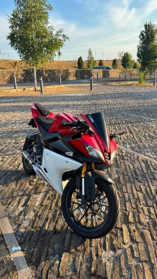 Yamaha YZF R125 Roja y Blanca
