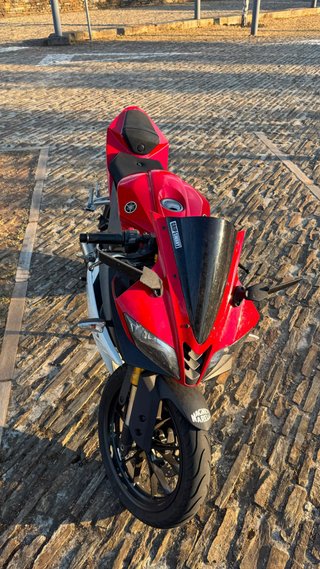 Yamaha YZF R125 Roja y Blanca
