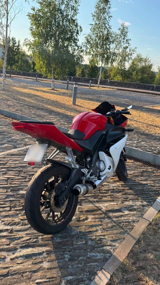 Yamaha YZF R125 Roja y Blanca