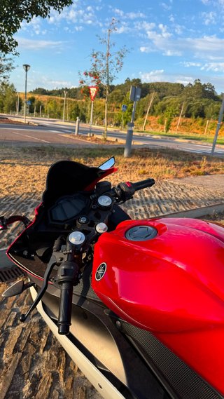 Yamaha YZF R125 Roja y Blanca