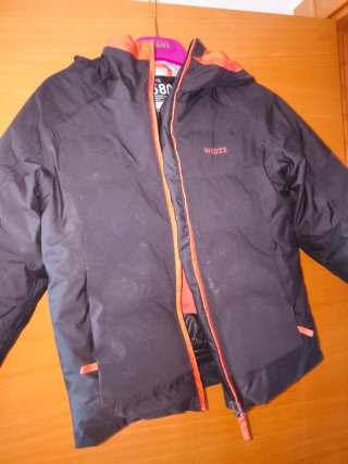 Chaqueta niñ@ negra y naranja.8 años 125-135 cm.