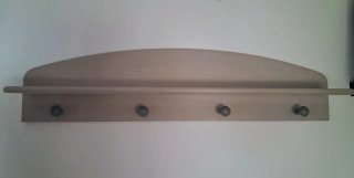 Estantería de madera con perchero de Trama