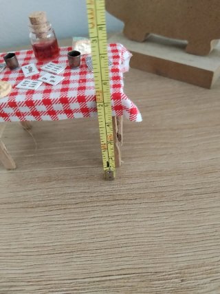 Tavolo presepe con tovaglia a quadri