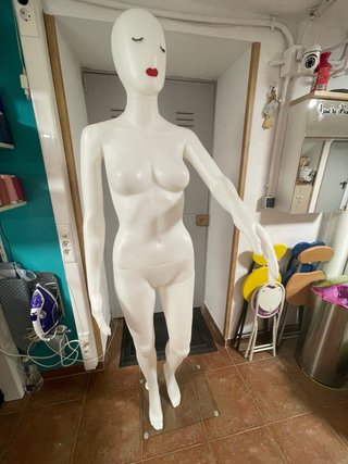 Maniquí blanco para escaparate
