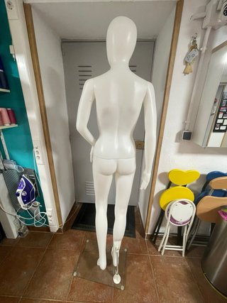 Maniquí blanco para escaparate